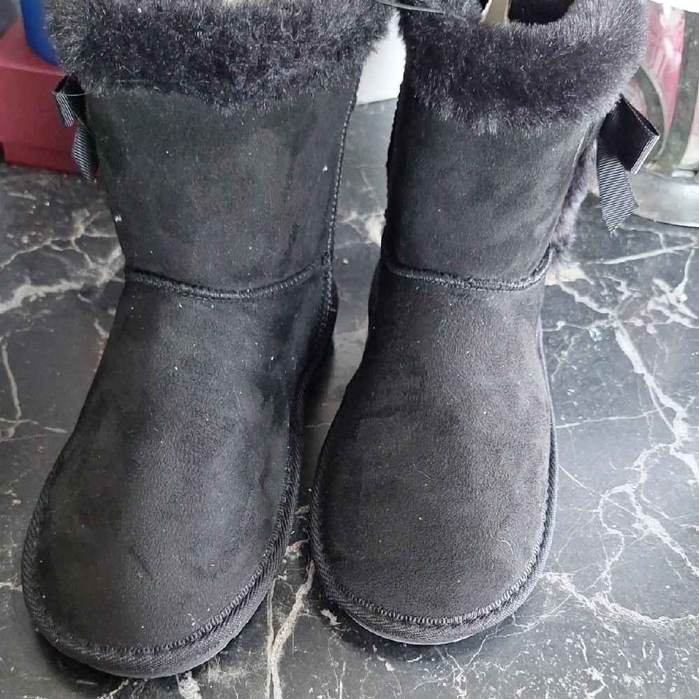 Black Ankle Boots with Fuzzy Lining and Sturdy Sole